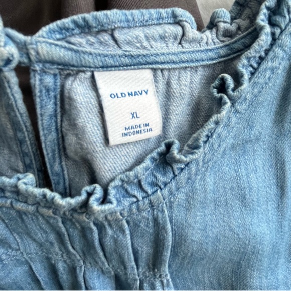 Old Navy top - Picture 2 of 4